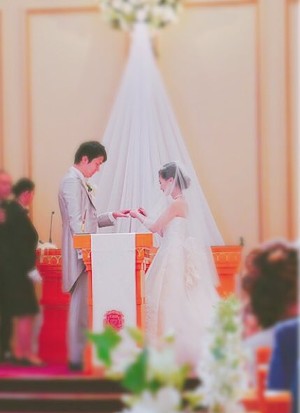 かまいたち濱家隆一と嫁の結婚式