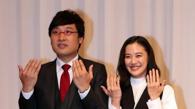 2019年に結婚発表記者会見を行った山里亮太＆蒼井優