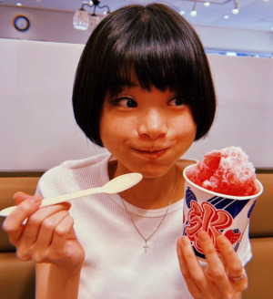 家庭にもかき氷器を購入するほどアイスが好きな女優。趣里。アイスだけでなくかなり食欲旺盛だと前田敦子が公表している